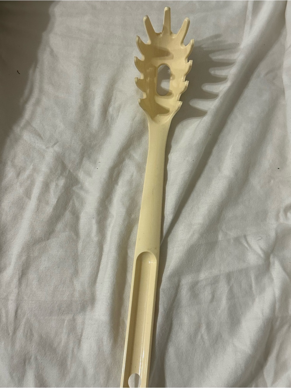 Tupperware Pasta Server in Pale Yellow